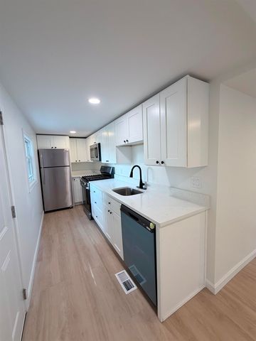 35 Highland Avenue, Derry, NH 03038