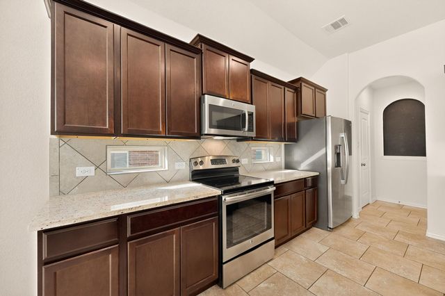 102 Plantain DR, Hutto, TX 78634