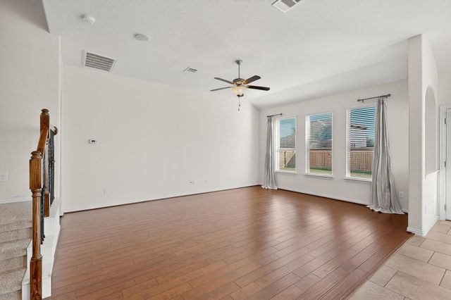 102 Plantain DR, Hutto, TX 78634