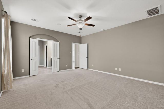 102 Plantain DR, Hutto, TX 78634