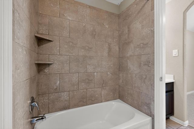 102 Plantain DR, Hutto, TX 78634