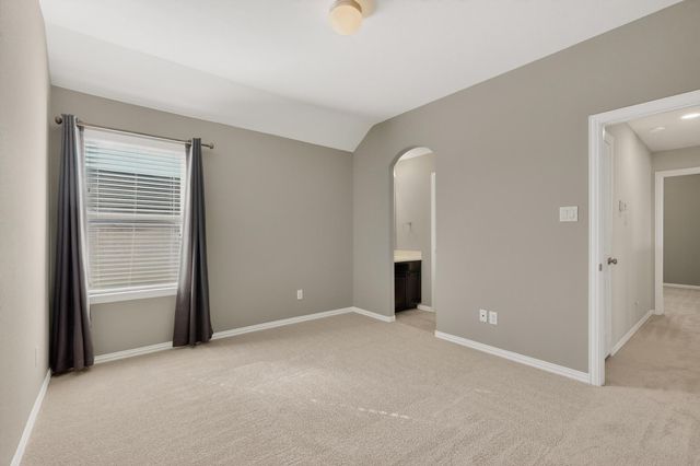 102 Plantain DR, Hutto, TX 78634