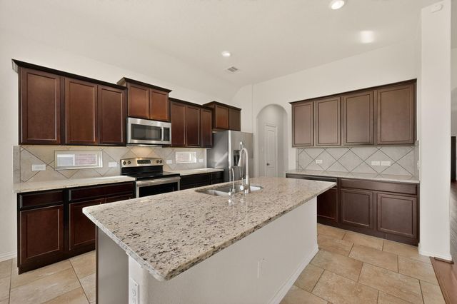 102 Plantain DR, Hutto, TX 78634