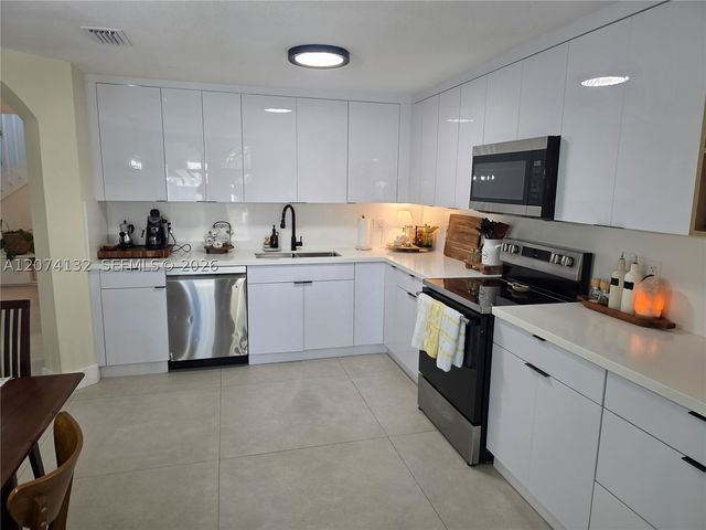 16011 SW 87th Ter, Miami, FL 33193