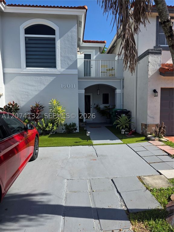 16011 SW 87th Ter, Miami, FL 33193