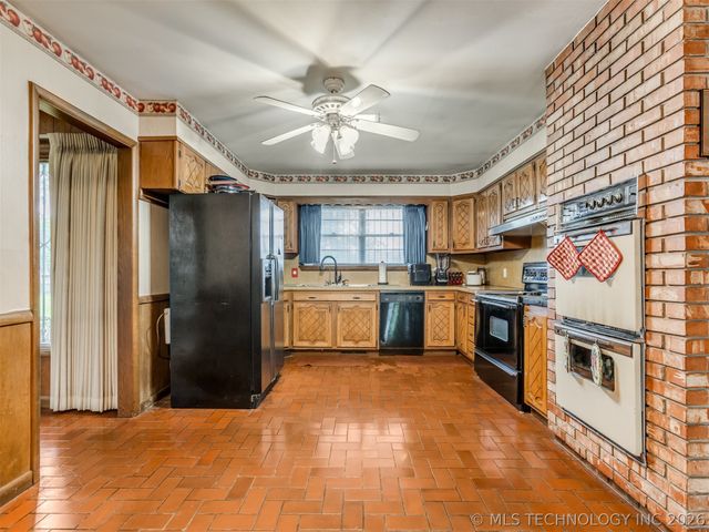 1201 E 4th Street, Okmulgee, OK 74447