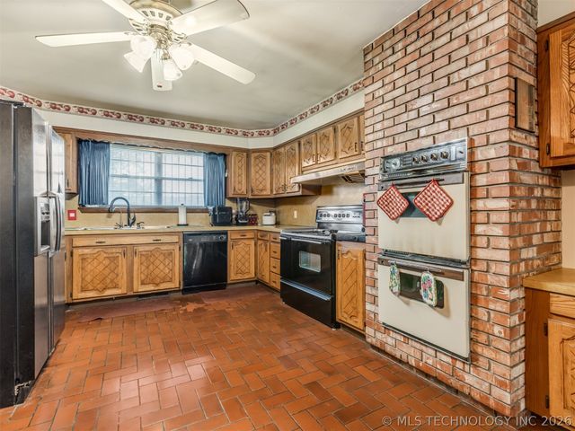 1201 E 4th Street, Okmulgee, OK 74447