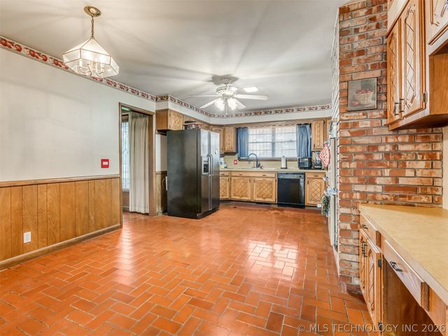 1201 E 4th Street, Okmulgee, OK 74447