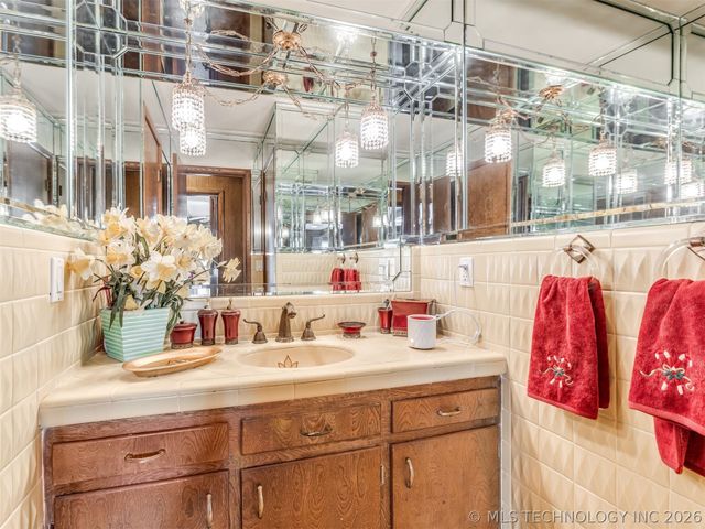 1201 E 4th Street, Okmulgee, OK 74447