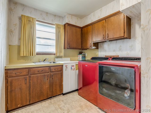 1201 E 4th Street, Okmulgee, OK 74447