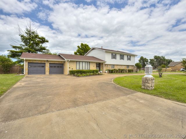 1201 E 4th Street, Okmulgee, OK 74447