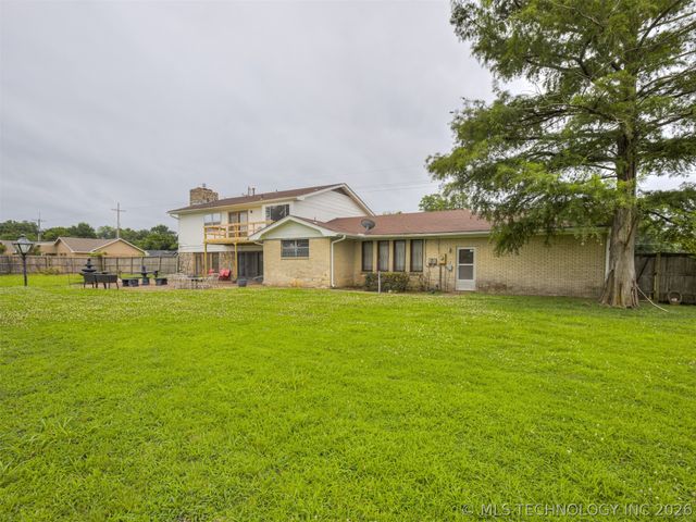 1201 E 4th Street, Okmulgee, OK 74447