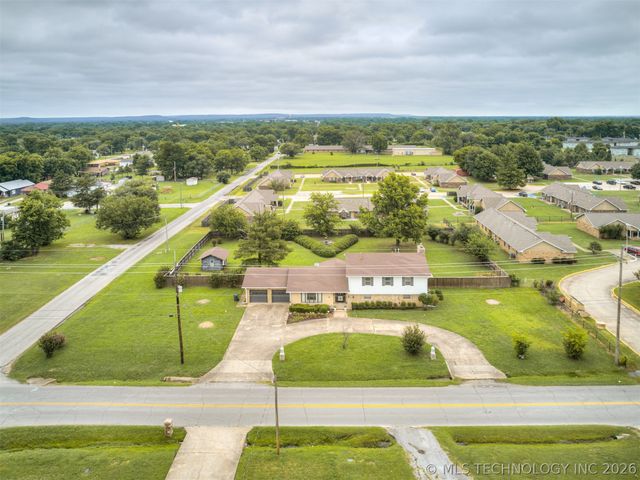 1201 E 4th Street, Okmulgee, OK 74447