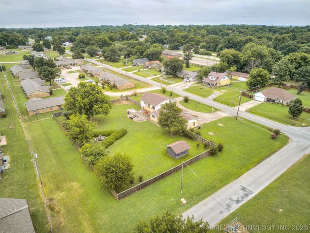 1201 E 4th Street, Okmulgee, OK 74447