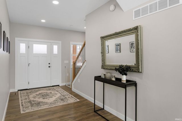 52106 Olympus Pass, Granger, IN 46530