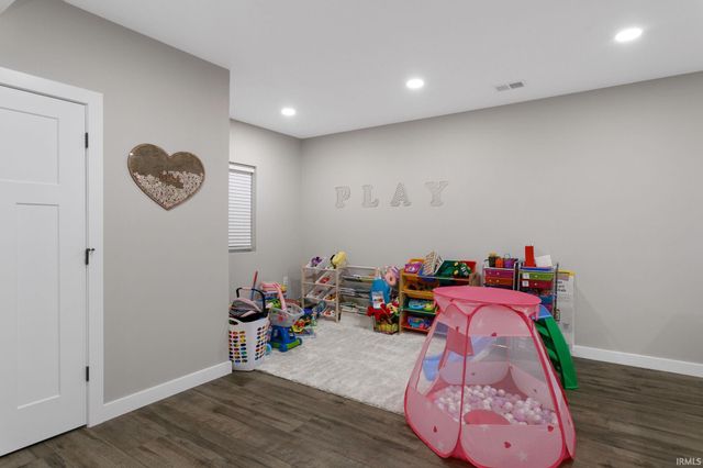 52106 Olympus Pass, Granger, IN 46530