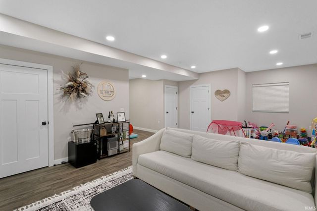 52106 Olympus Pass, Granger, IN 46530