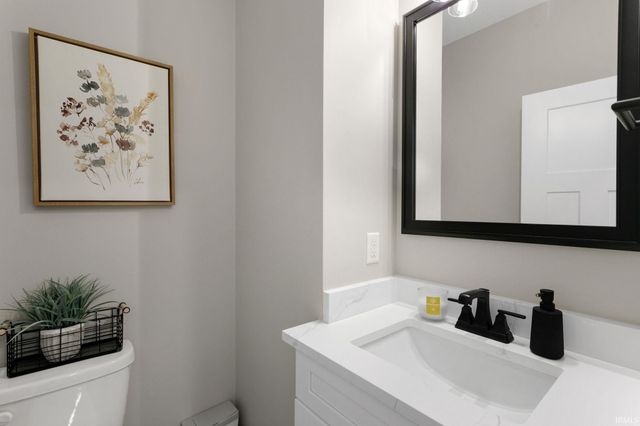 52106 Olympus Pass, Granger, IN 46530