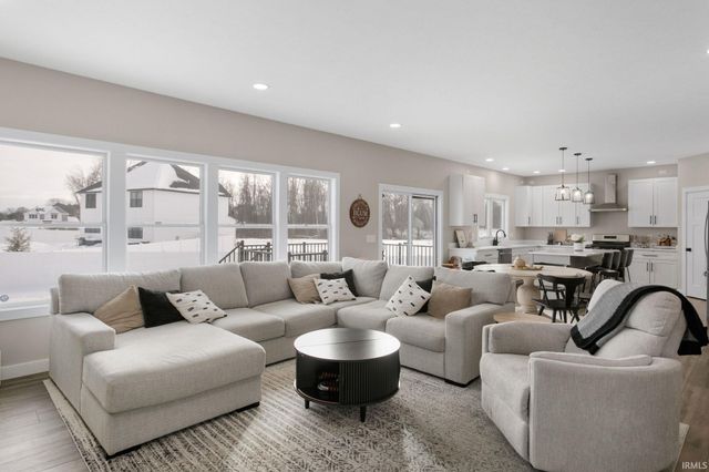 52106 Olympus Pass, Granger, IN 46530