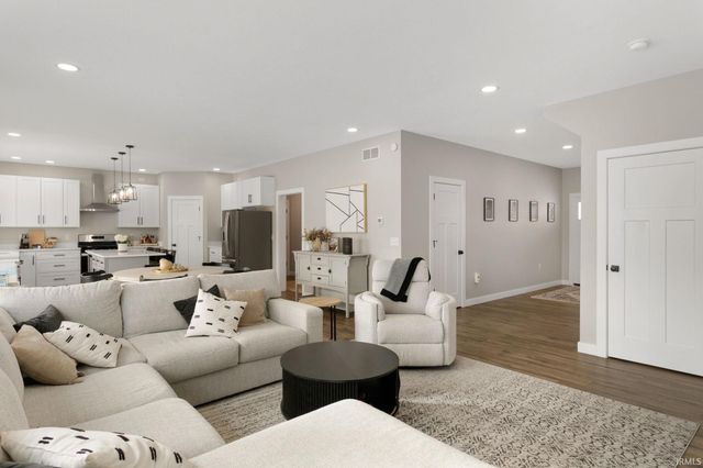 52106 Olympus Pass, Granger, IN 46530