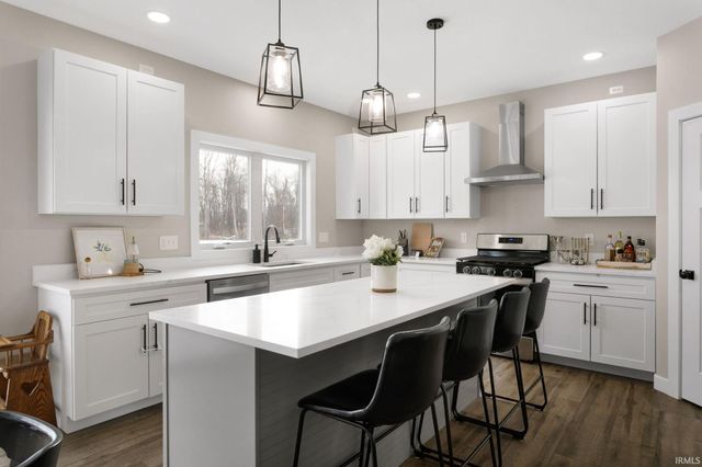 52106 Olympus Pass, Granger, IN 46530