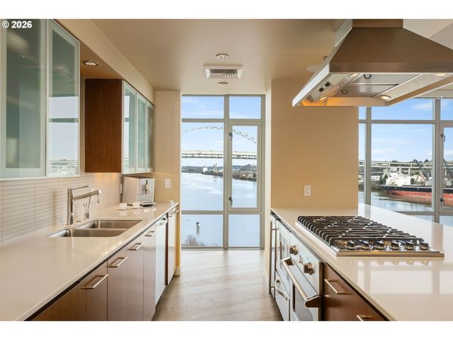 1310 Nw NAITO Pkwy 901, Portland, OR 97209