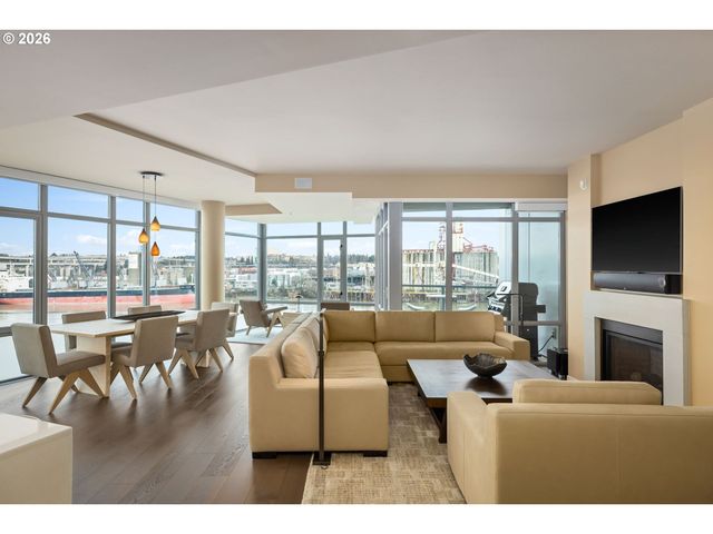 1310 Nw NAITO Pkwy 901, Portland, OR 97209