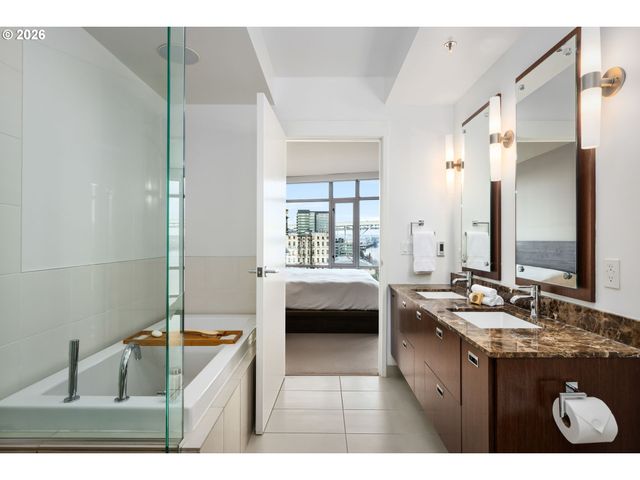 1310 Nw NAITO Pkwy 901, Portland, OR 97209