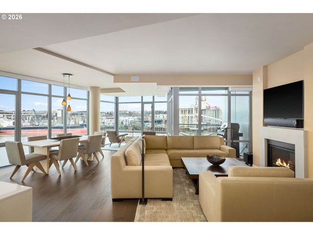 1310 Nw NAITO Pkwy 901, Portland, OR 97209