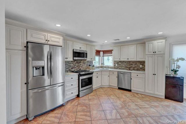 13 Barry Road, Amityville, NY 11701