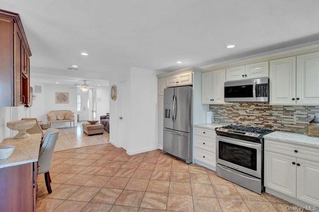 13 Barry Road, Amityville, NY 11701
