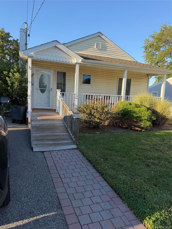 13 Barry Road, Amityville, NY 11701 — exterior