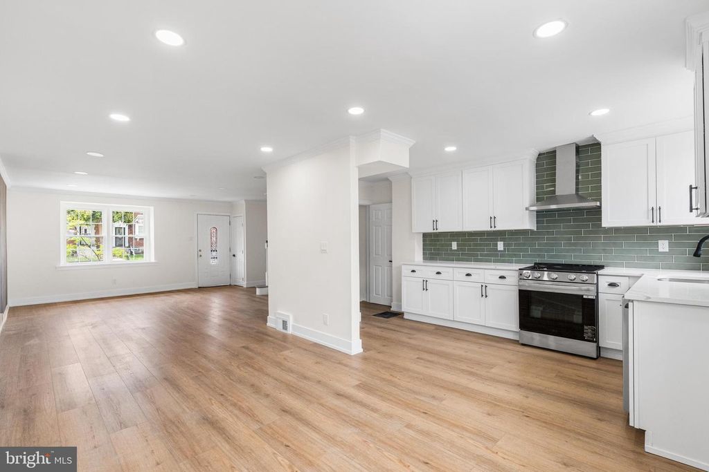 7953 TEMPLE RD, Philadelphia, PA 19150