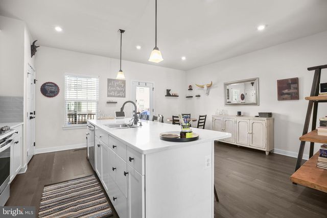 2052 TRACK CIR, Fredericksburg, VA 22401