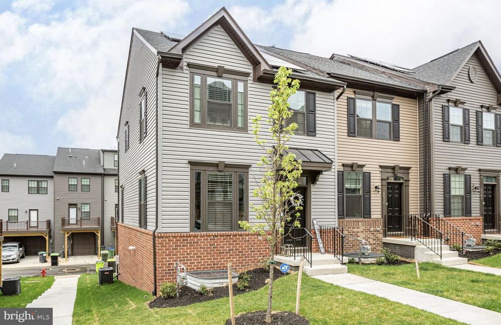 2052 TRACK CIR, Fredericksburg, VA 22401