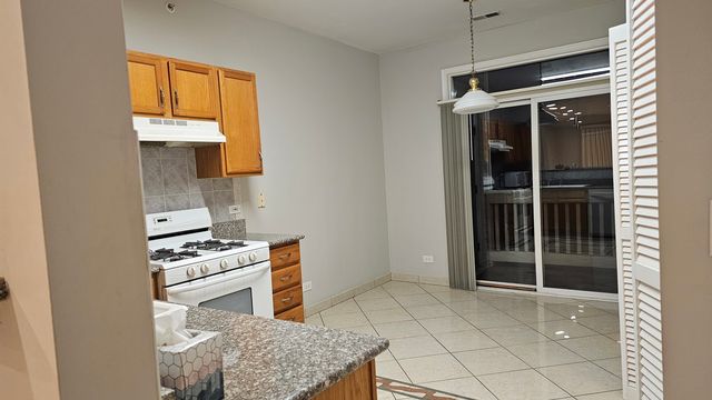 151 N Waters Edge Drive C, Glendale Heights, IL 60139