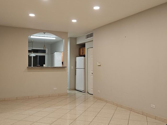 151 N Waters Edge Drive C, Glendale Heights, IL 60139