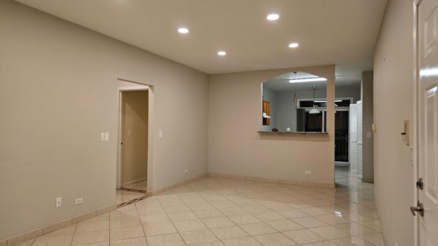 151 N Waters Edge Drive C, Glendale Heights, IL 60139