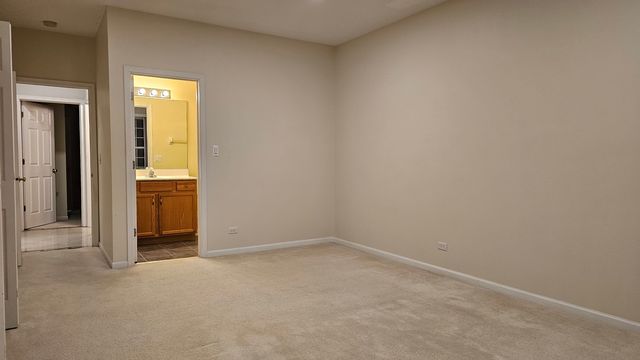 151 N Waters Edge Drive C, Glendale Heights, IL 60139