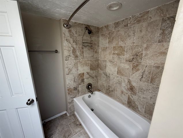 1010 Camino Del Gusto, Santa Fe, NM 87507