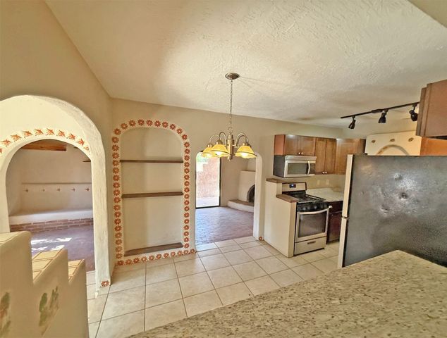 1010 Camino Del Gusto, Santa Fe, NM 87507