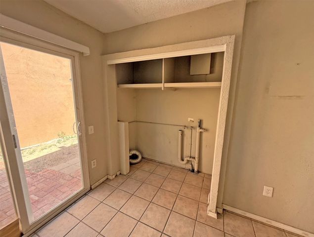 1010 Camino Del Gusto, Santa Fe, NM 87507