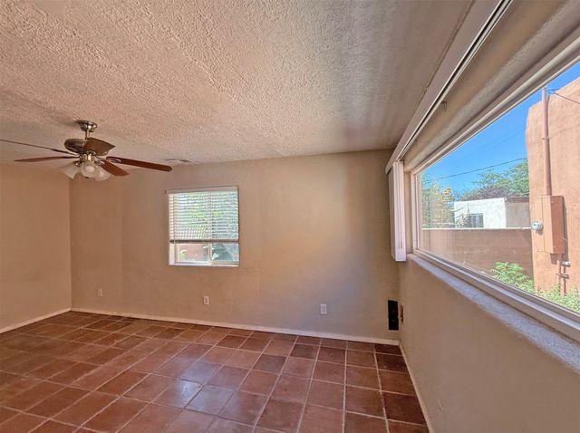 1010 Camino Del Gusto, Santa Fe, NM 87507