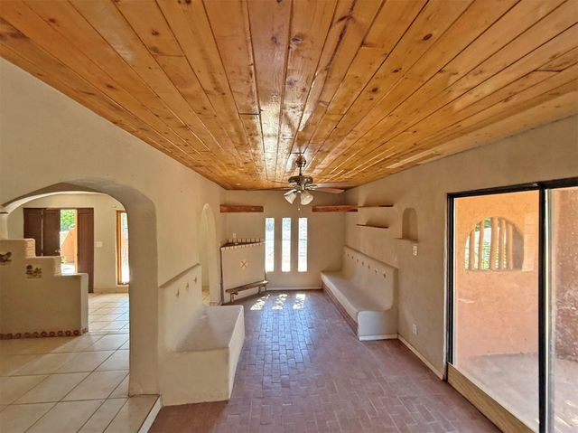 1010 Camino Del Gusto, Santa Fe, NM 87507