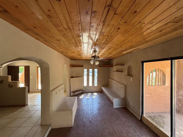 1010 Camino Del Gusto, Santa Fe, NM 87507