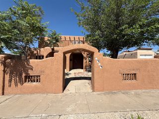1010 Camino Del Gusto, Santa Fe, NM 87507