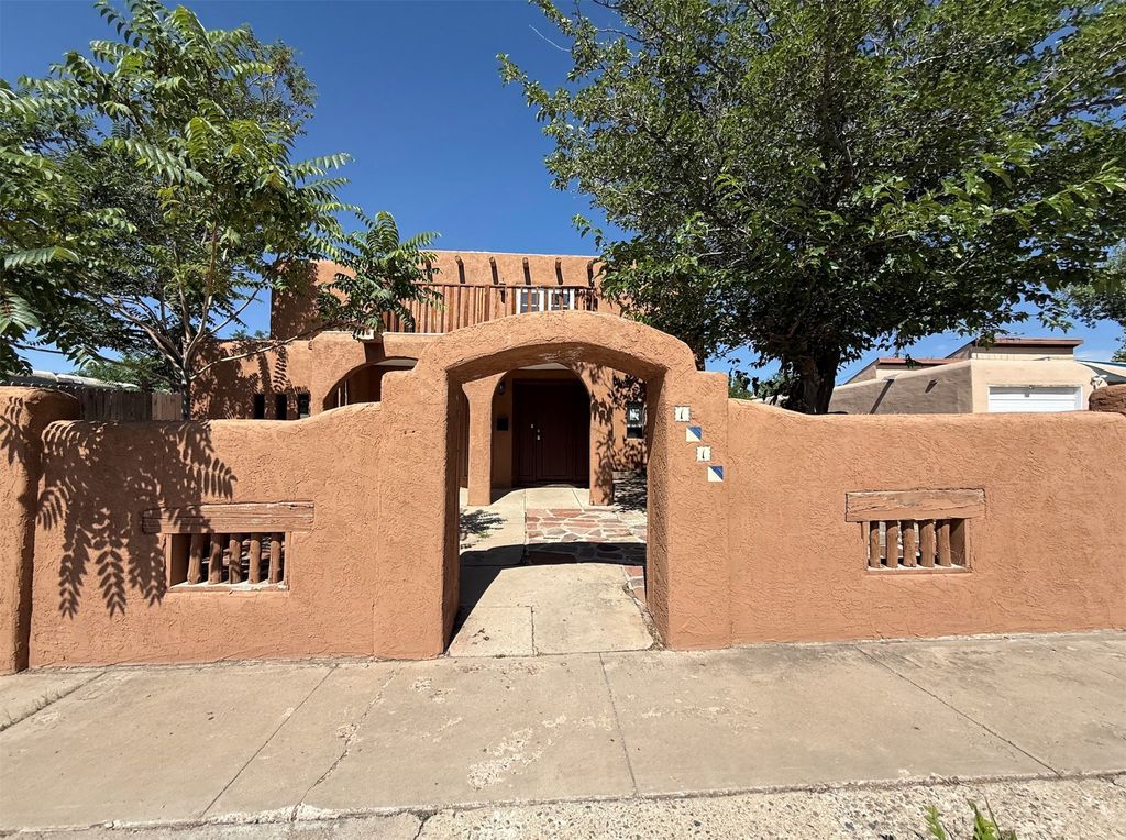 1010 Camino Del Gusto, Santa Fe, NM 87507