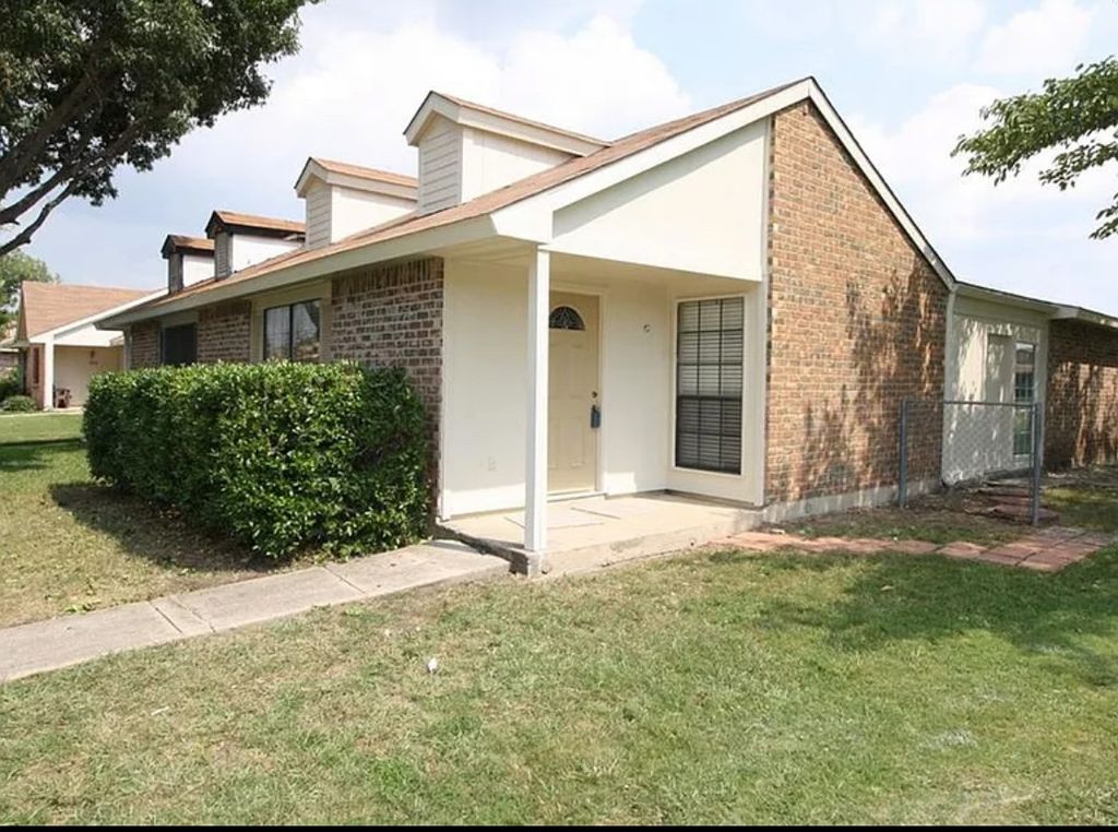 4529 Carr Street, The Colony, TX 75056