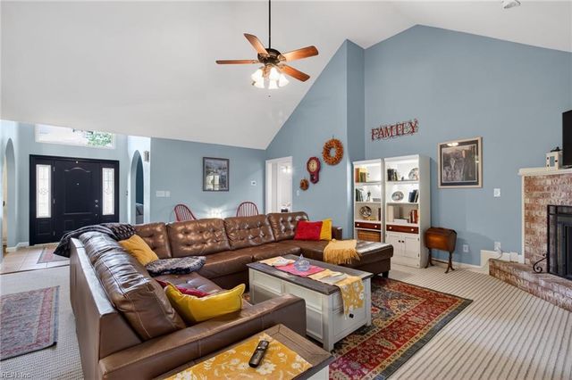825 Waterfall WAY, Chesapeake, VA 23322