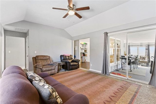 1213 SW 21st Street, Blue Springs, MO 64015